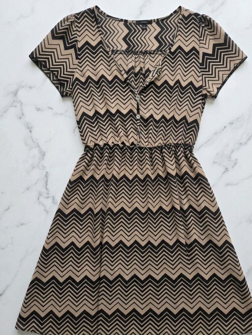 Espresso Nude & Black Chevron V-Neck Dress Large